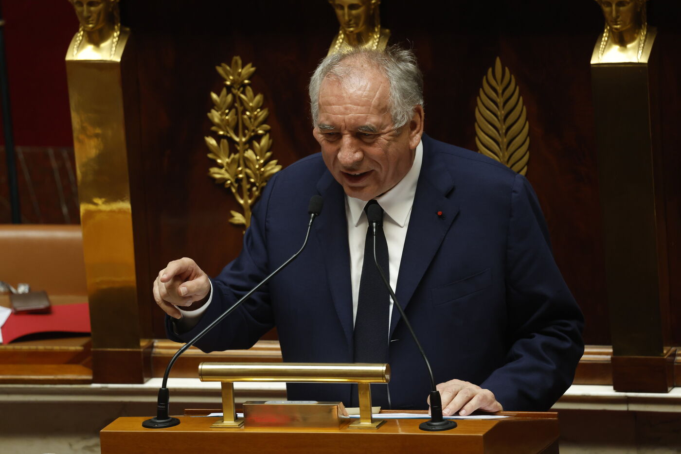 François Bayrou a ironisé sur les quelques perturbations survenues dans l’hémicycle pendant sa prise de parole. LP/Olivier Corsan