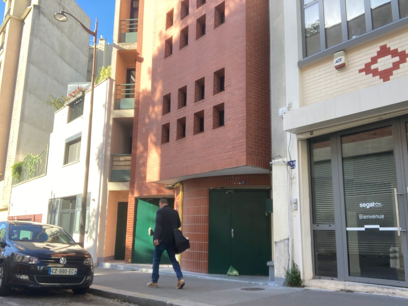 �PHOTOPQR/LE PARISIEN/Benjamin Dervaux ; Paris ; 09/09/2025 ; Paris, XXe. C'est devant la mosqu�e Anwar El-Madina, rue �tienne Marey, qu'une t�te de cochon d�capit� a �t� retrouv�e t�t ce mardi 9 septembre. Une autre t�te de porc a �t� d�couverte simultan�ment devant une mosqu�e � Montreuil. LP/Benjamin Dervaux *** Local Caption ***