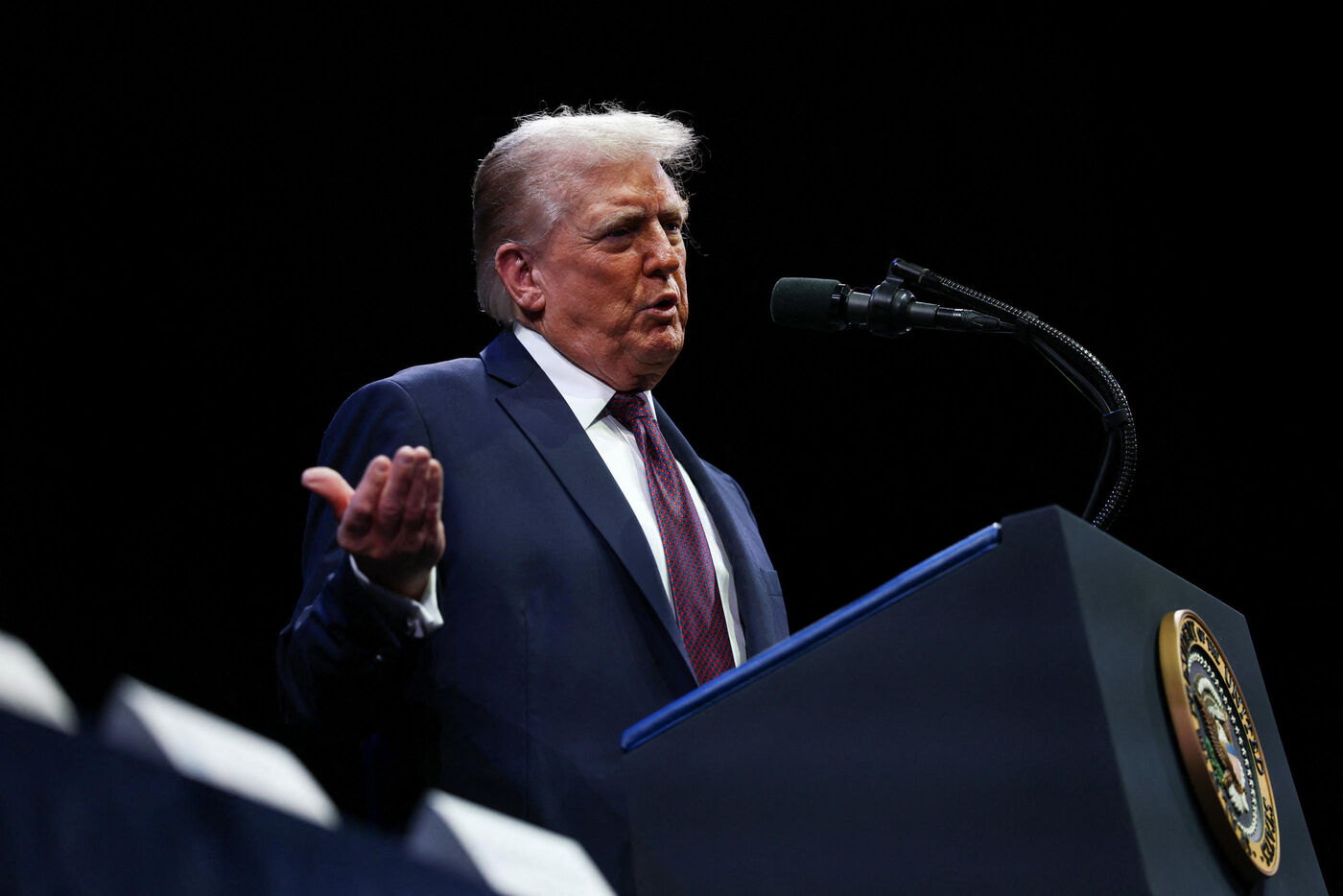 Le président américain, qui assure avoir rétabli l'ordre dans la ville de Washington, a reproché à ses opposants de gonfler les chiffres de la criminalité afin de ternir son bilan. REUTERS/Evelyn Hockstein