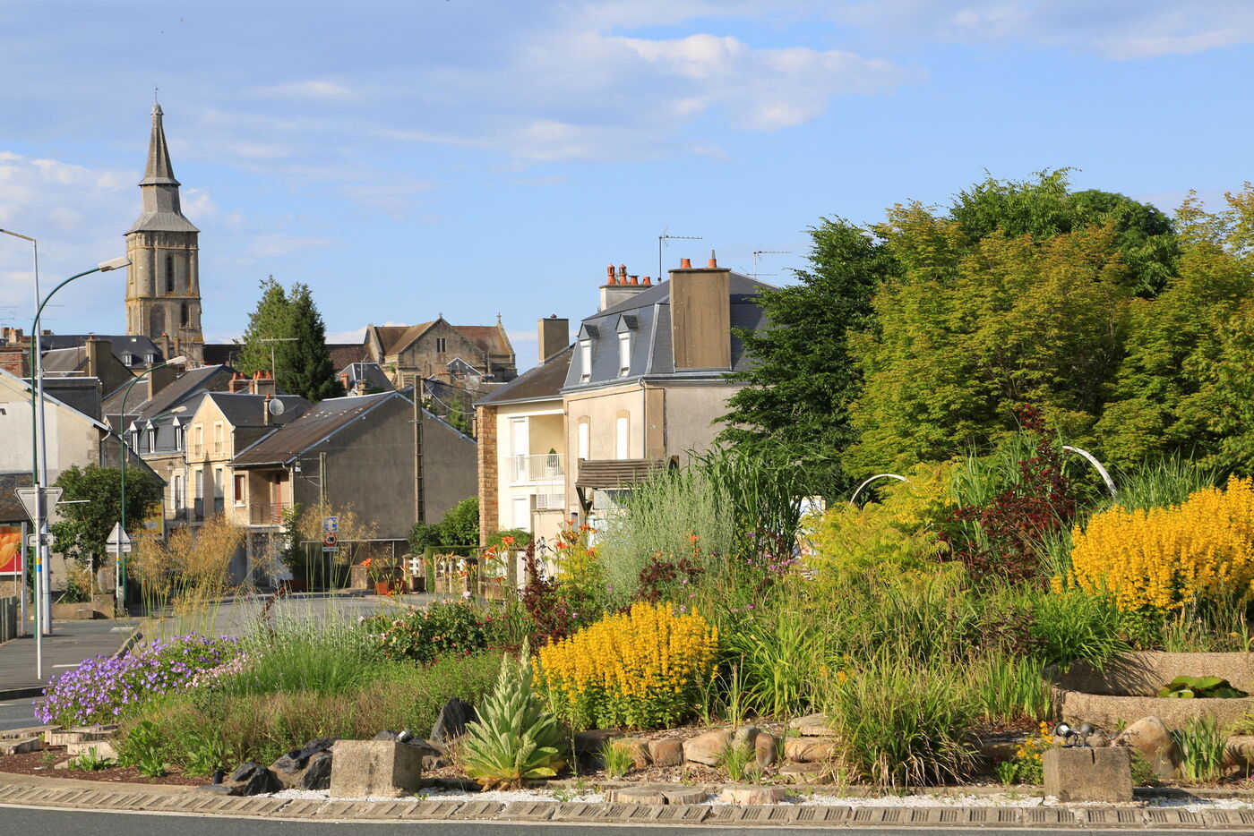 Nichée dans la Creuse, La Souterraine remporte la première place de notre classement. Ici, l'église Notre‑Dame. Jean-Pierre Bouchard/Gamma-Rapho