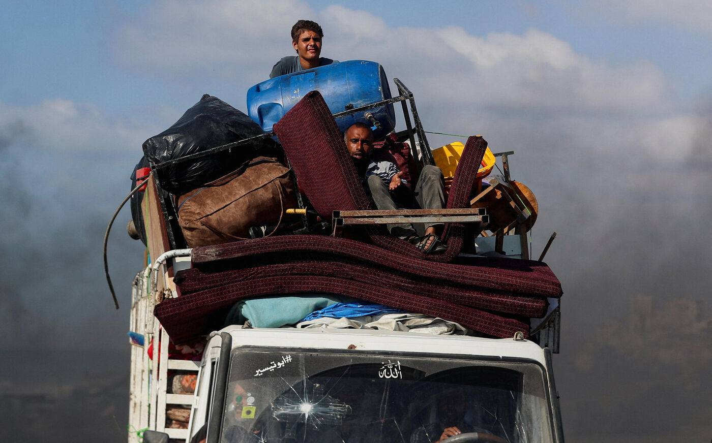 Des Palestiniens fuient suite à un ordre d'évacuation israélien. REUTERS/Mahmoud Issa.